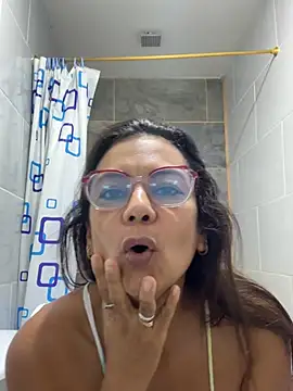 Snapshot of YadiraOrozco chatting on January 10, 2026, 1:24 pm YadiraOrozco online show from January 10, 2026, 1:24 pm