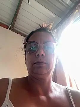 Snapshot of YadiraOrozco chatting on April 14, 2026, 2:34 pm YadiraOrozco online show from April 14, 2026, 2:34 pm