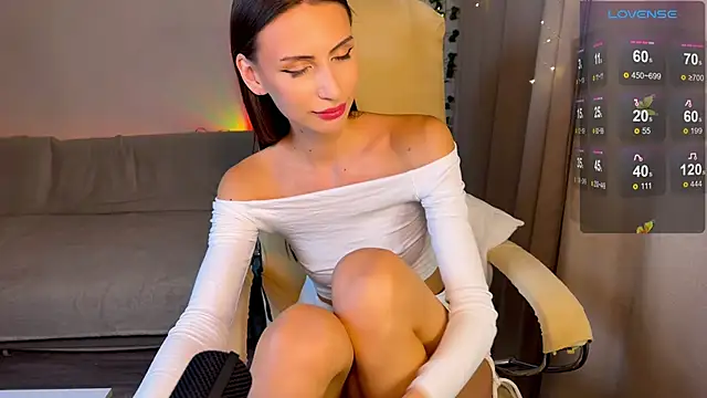 EmmyBell  online show from September 25, 2025, 5:05 pm