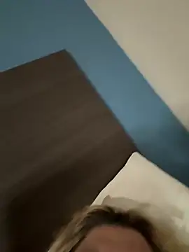 Snapshot of bbwbubbles77 chatting on December 21, 2025, 1:24 am bbwbubbles77 online show from December 21, 2025, 1:24 am