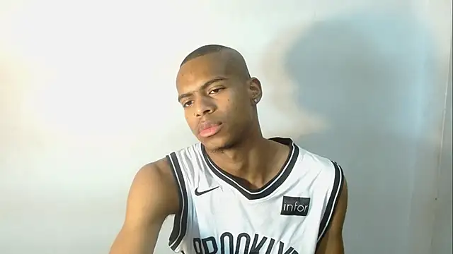 criss zuri online show from October 14, 2025, 11:44 am