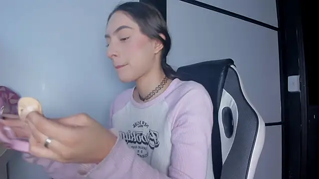 Snapshot of AlliceCopper chatting on September 13, 2025, 12:27 pm AlliceCopper online show from September 13, 2025, 12:27 pm