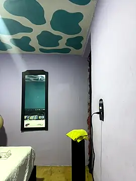 Snapshot of AlliceCopper chatting on October 9, 2025, 2:15 pm AlliceCopper online show from October 9, 2025, 2:15 pm