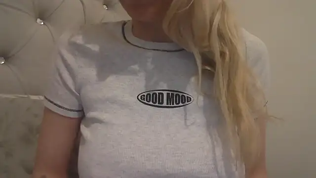 flirty babe x online show from February 6, 2026, 5:38 pm