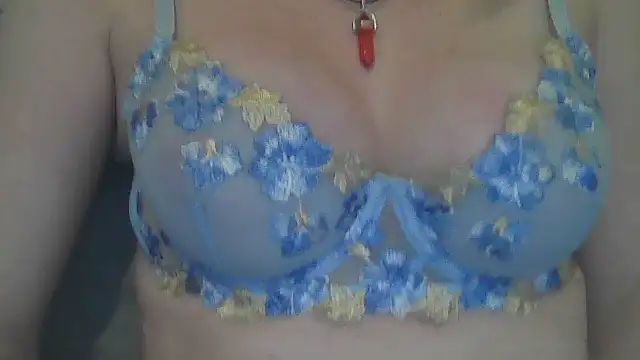 Snapshot of flirty_babe_x chatting on April 19, 2026, 9:06 pm flirty babe x online show from April 19, 2026, 9:06 pm