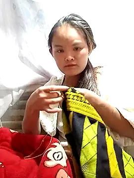 xinhxinhcute online show from October 15, 2025, 3:01 pm