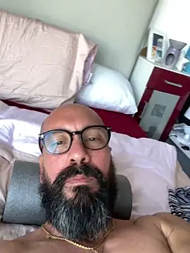 Latinox79 online show from April 9, 2026, 4:23 pm