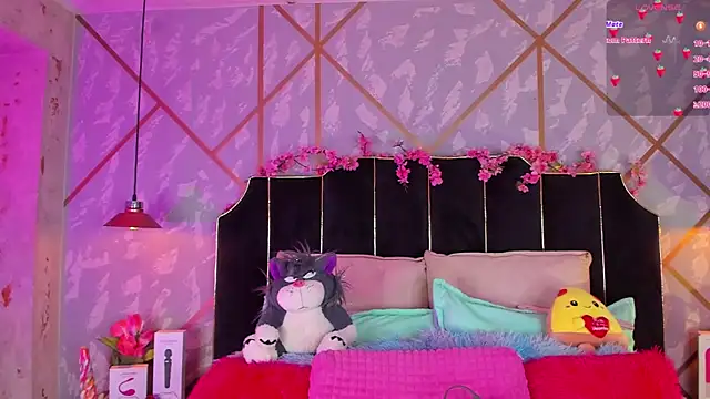 LindaWz  online show from February 24, 2026, 4:43 am