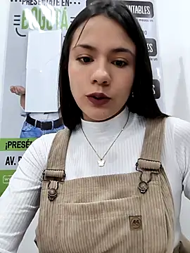 CHARLOTTE  05 online show from December 15, 2025, 12:09 pm