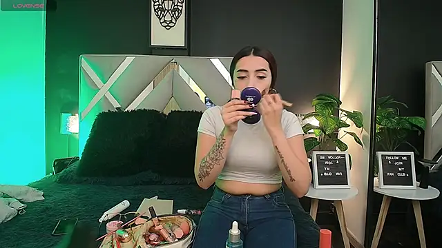 Miia bunny online show from October 24, 2025, 8:49 pm