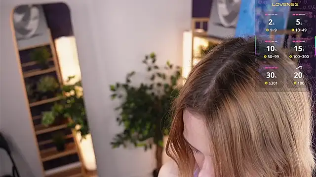 HollieCollelo online show from September 26, 2025, 3:10 am