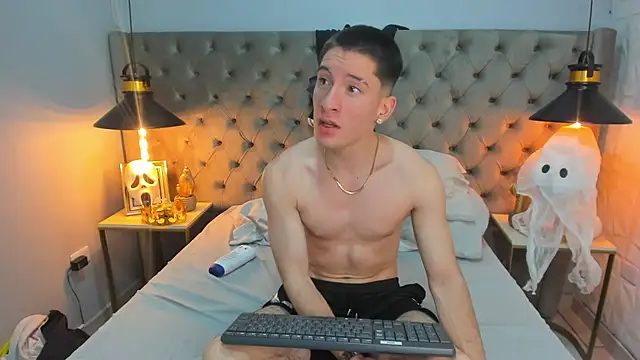 HunterHeat  online show from October 4, 2025, 8:07 pm