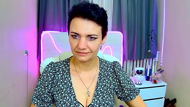 AvaSaturnian online show from September 14, 2025, 6:12 am