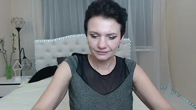 AvaSaturnian online show from November 7, 2025, 1:22 pm