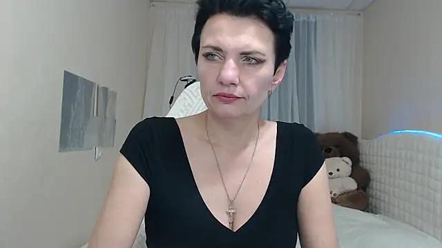 AvaSaturnian online show from November 20, 2025, 1:33 pm