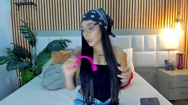 Roseaurora online show from January 15, 2026, 1:37 pm