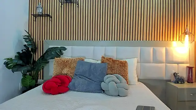 Roseaurora online show from January 17, 2026, 12:54 pm