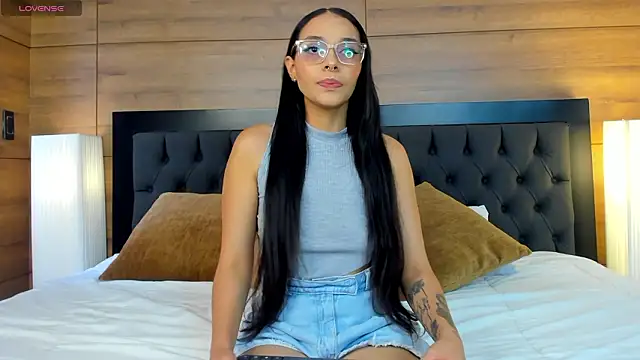 Roseaurora online show from March 29, 2026, 1:33 pm