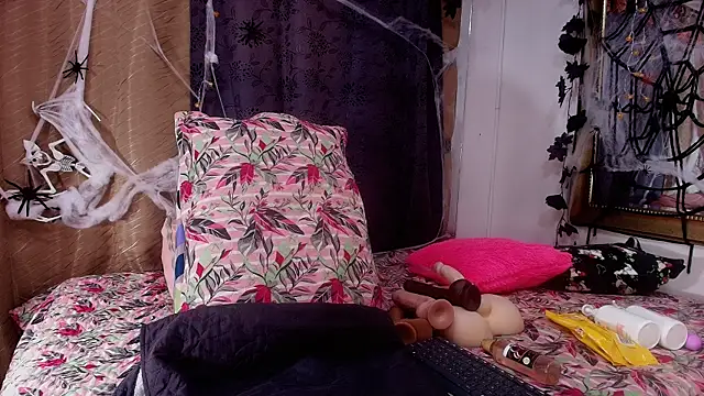 sweegirl69 online show from October 26, 2025, 12:11 pm