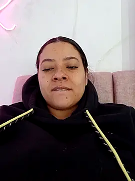 SophieCurves online show from November 13, 2025, 11:47 pm