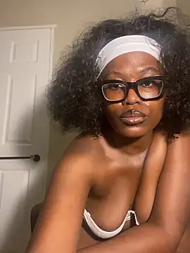 Moonzy77 online show from September 15, 2025, 5:46 pm