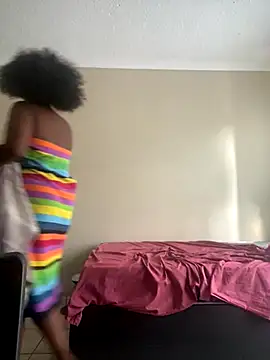 Moonzy77 online show from September 19, 2025, 7:43 am