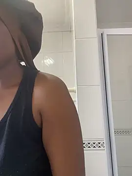 Moonzy77 online show from September 28, 2025, 10:53 am