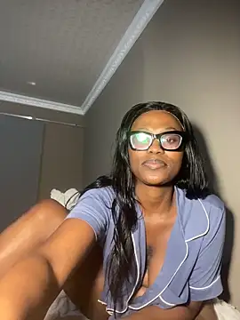 Moonzy77 online show from November 10, 2025, 12:09 am