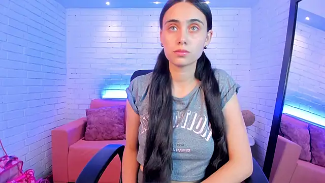 sofiapalacioss online show from October 11, 2025, 3:21 pm