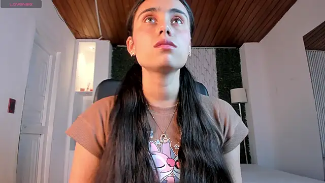 sofiapalacioss online show from January 13, 2026, 6:35 pm