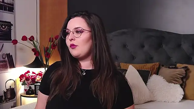 Mia Swano online show from October 7, 2025, 11:46 pm