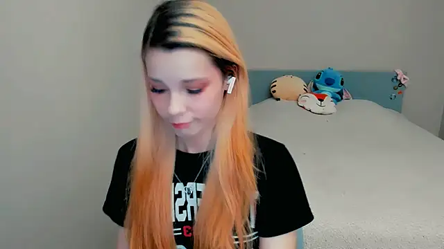 Snapshot of Kitten_Alissa chatting on October 13, 2025, 7:14 pm Kitten Alissa online show from October 13, 2025, 7:14 pm