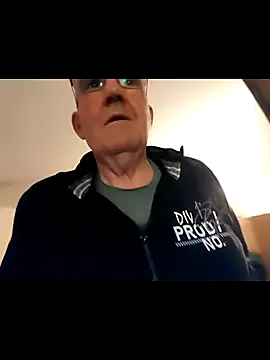 Oldmenhot66 online show from November 12, 2025, 6:08 pm