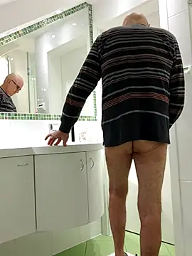 Snapshot of Oldmenhot66 chatting on February 10, 2026, 5:55 am Oldmenhot66 online show from February 10, 2026, 5:55 am