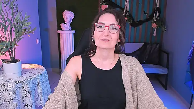 Snapshot of UnaTerra chatting on October 27, 2025, 9:13 am UnaTerra online show from October 27, 2025, 9:13 am