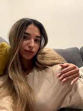 Snapshot of ItalianGirl chatting on October 9, 2025, 7:56 pm ItalianGirl online show from October 9, 2025, 7:56 pm