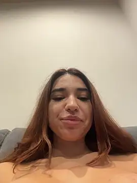 ItalianGirl online show from December 1, 2025, 10:48 pm