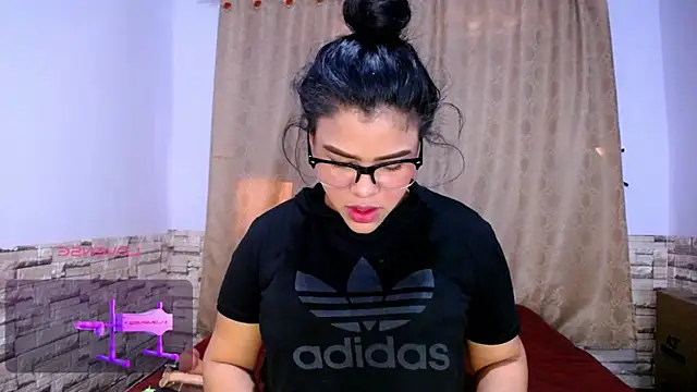 Bicky 24 online show from November 5, 2025, 1:44 pm