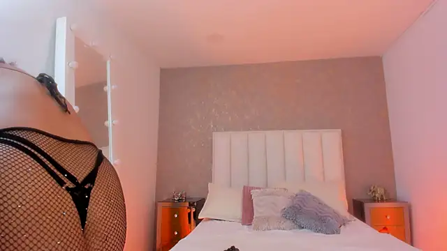 KaylieBrooks online show from November 18, 2025, 8:02 pm