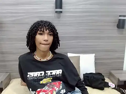 Penelopee Rouse online show from December 19, 2025, 7:43 pm