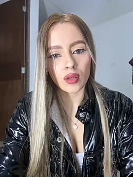 Snapshot of kendal_blonde chatting on September 10, 2025, 12:21 am kendal blonde online show from September 10, 2025, 12:21 am