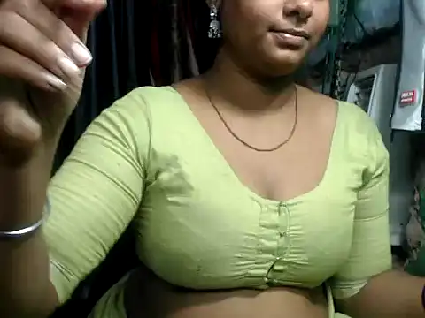 Snapshot of DearKimmi chatting on December 3, 2024, 6:17 pm DearKimmi online show from December 3, 2024, 6:17 pm