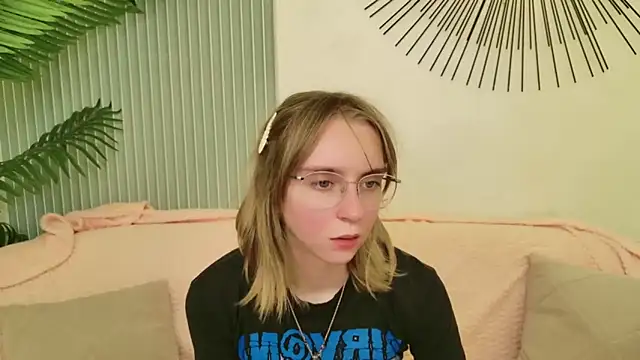 Snapshot of Beverly_Gomes chatting on September 20, 2025, 11:55 am Beverly Gomes online show from September 20, 2025, 11:55 am