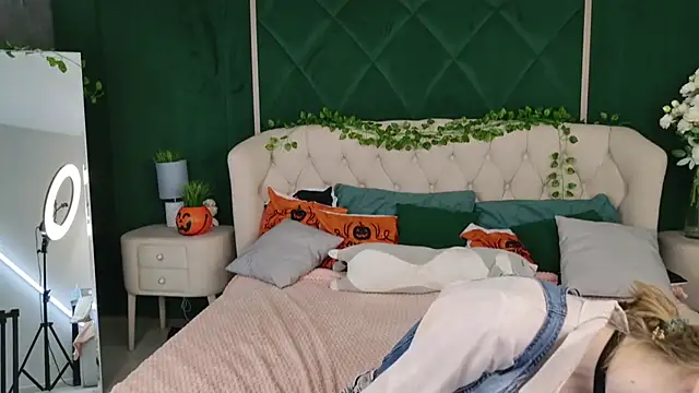 Snapshot of Beverly_Gomes chatting on October 31, 2025, 10:49 am Beverly Gomes online show from October 31, 2025, 10:49 am