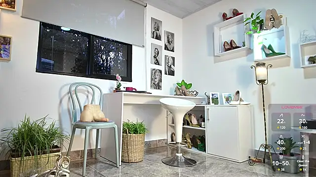 Snapshot of mrs_edha chatting on October 2, 2025, 10:44 am mrs edha online show from October 2, 2025, 10:44 am