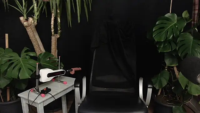 lola skyxh online show from November 16, 2025, 8:14 pm