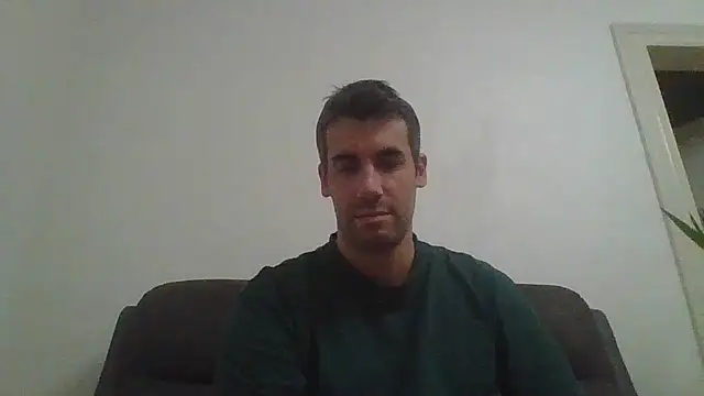 Snapshot of JulioIsHere4you chatting on November 10, 2025, 11:04 pm JulioIsHere4you online show from November 10, 2025, 11:04 pm