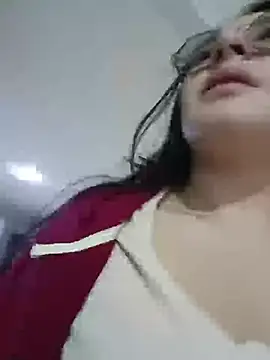 Bella Sumers online show from April 17, 2026, 6:44 pm