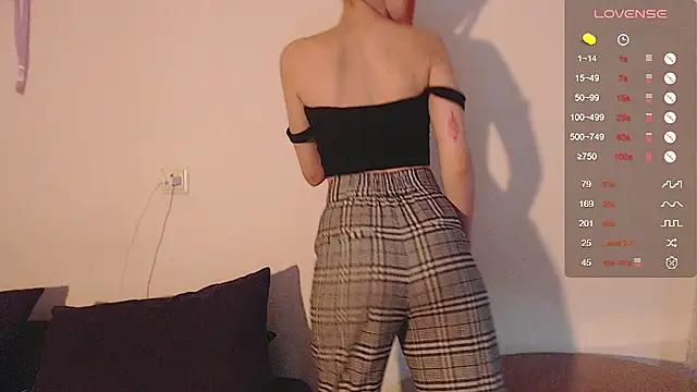 Snapshot of ohmycheryl chatting on October 15, 2025, 12:16 pm ohmycheryl online show from October 15, 2025, 12:16 pm