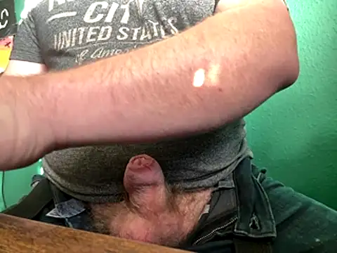 AverageBloke93 online show from November 17, 2025, 9:48 am